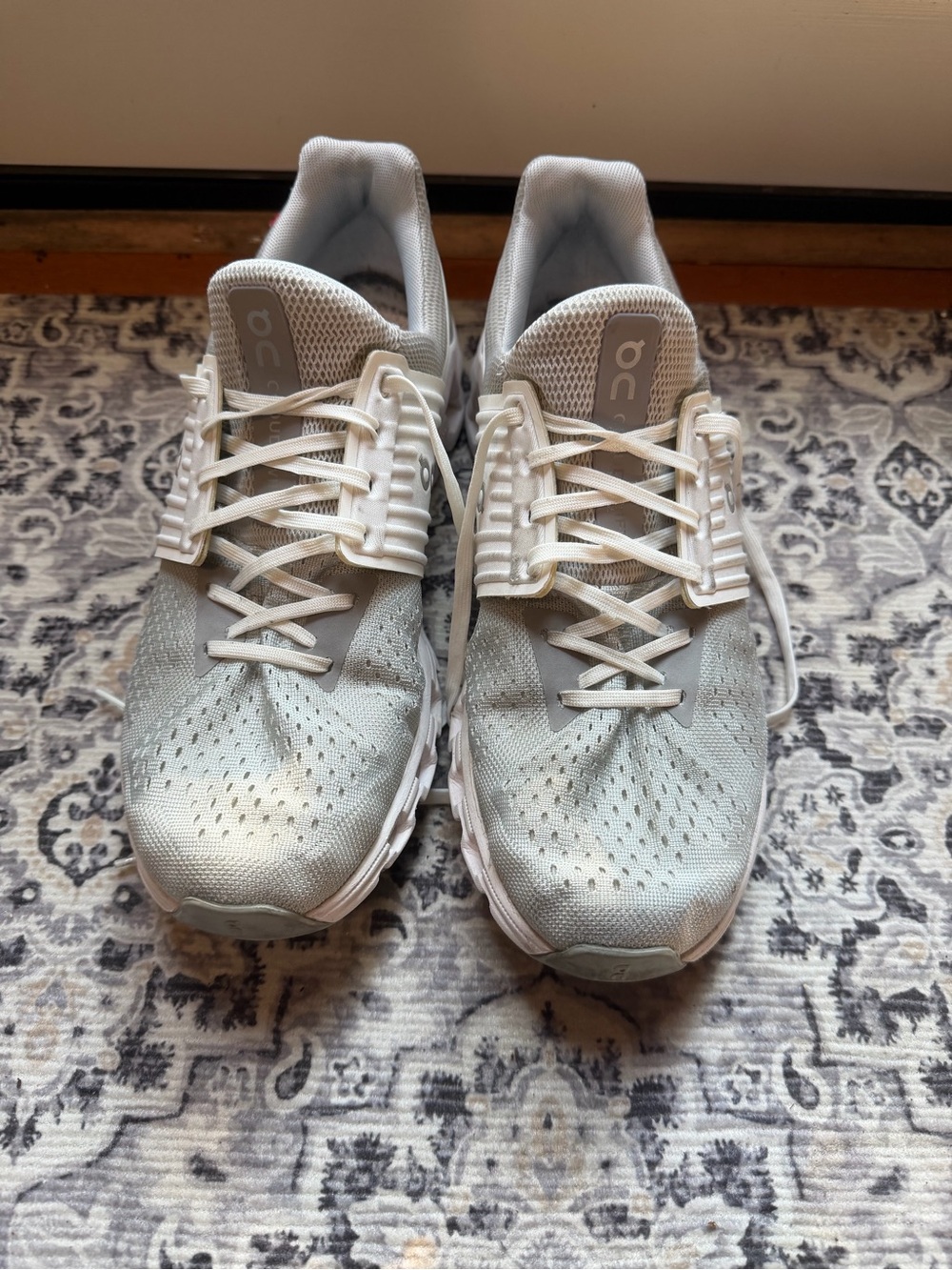 On Running Cloudswift Athletic Shoes in Light Gray/White